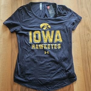 Iowa Hawkeyes Women’s Under Armour Heat Gear Shirt-Medium-NWT